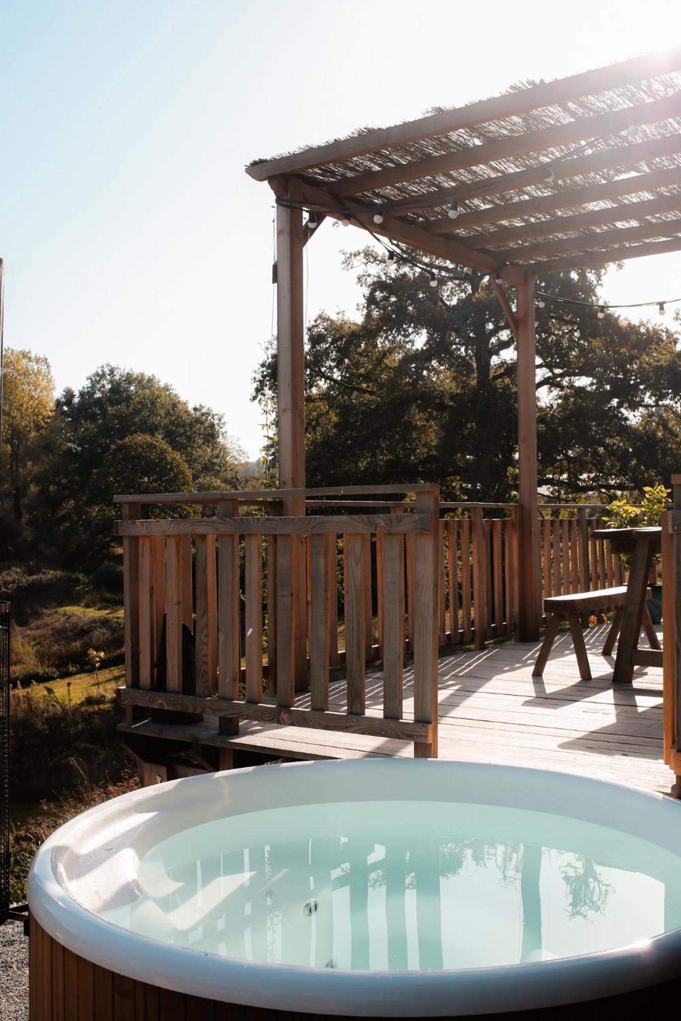La Ferme Du Pont De Maumy, Cabane Au Bord De L'Etang Et Bain Nordique Busserolles ภายนอก รูปภาพ