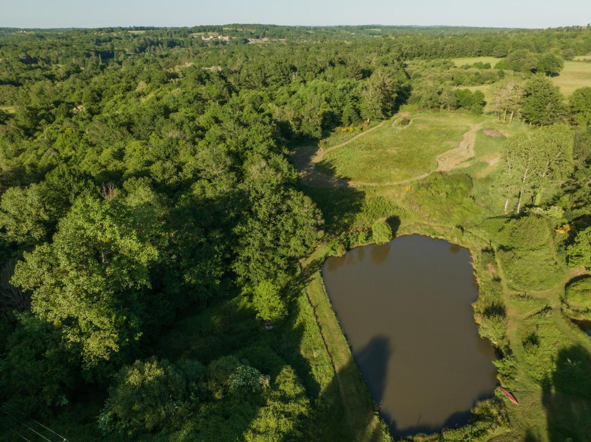 La Ferme Du Pont De Maumy, Cabane Au Bord De L'Etang Et Bain Nordique Busserolles ภายนอก รูปภาพ